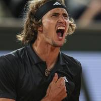 Boris Becker reagiert voll des Lobes auf den Sieg von Alexander Zverev in der dritten Runde der French Open gegen Frances Tiafoe.