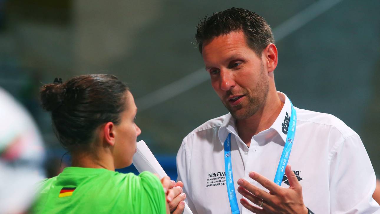 Schwimm-Coach will weitermachen