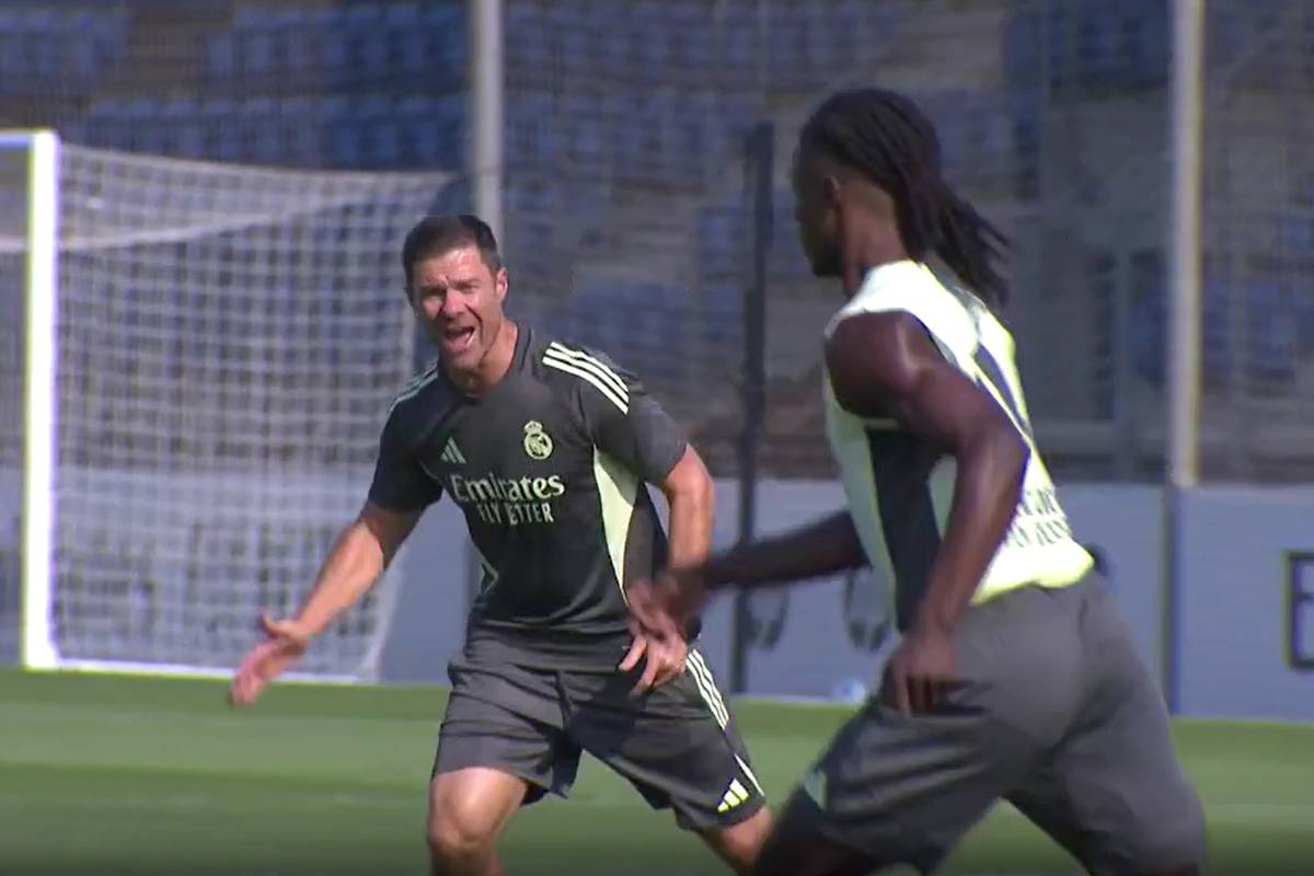 Real Madrid ist nach der kurzen Sommerpause wieder ins Training für die kommende Saison eingestiegen. Wie immer als Antreiber vorne mit dabei: Trainer Xabi Alonso, der Mbappe und Co. gehörig ins Schwitzen bringt.