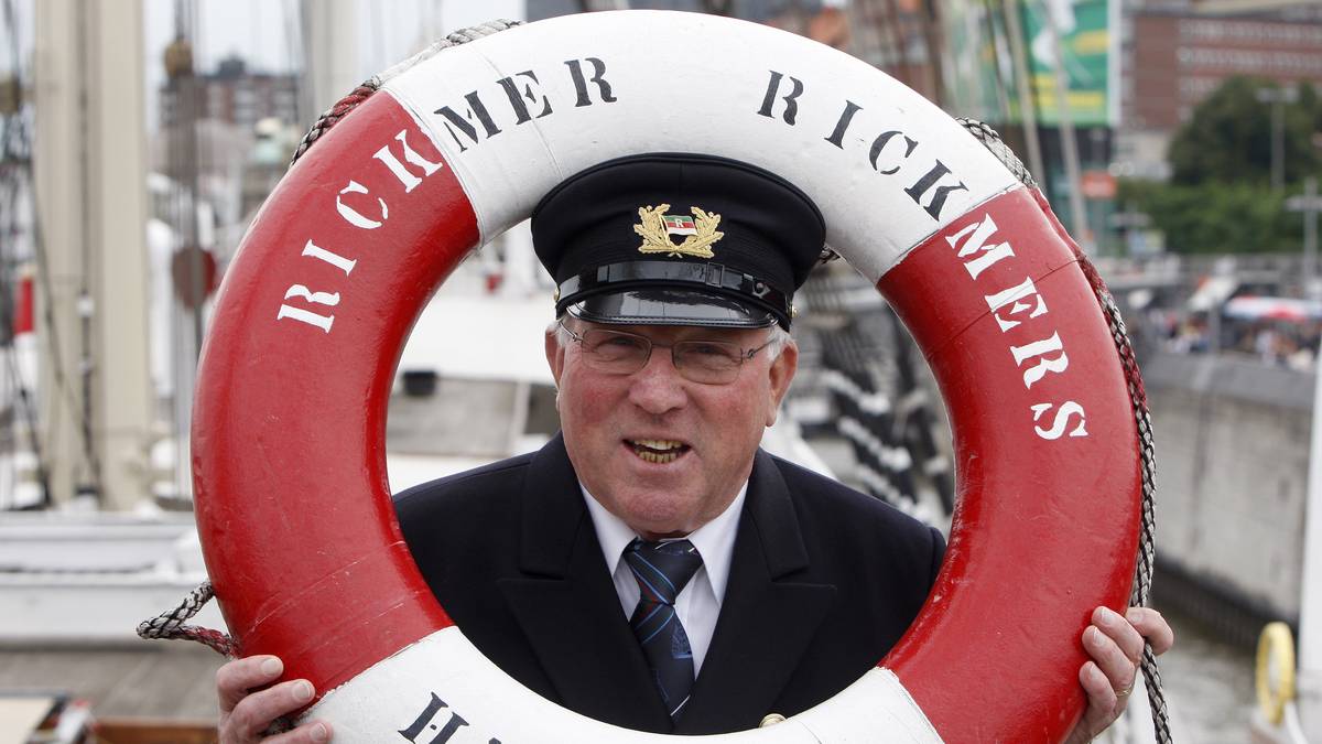 2003 wird der "Hamburger Jung" auch Ehrenbürger der Hansestadt