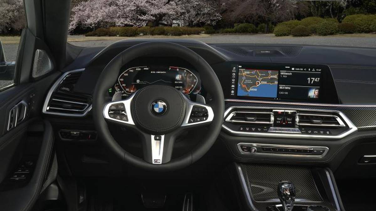 Ein Infotainment-System samt Touchscreen, ein digitaler Beifahrer und eine Vielzahl an Assistenten sorgen für jede Menge Komfort beim Fahren