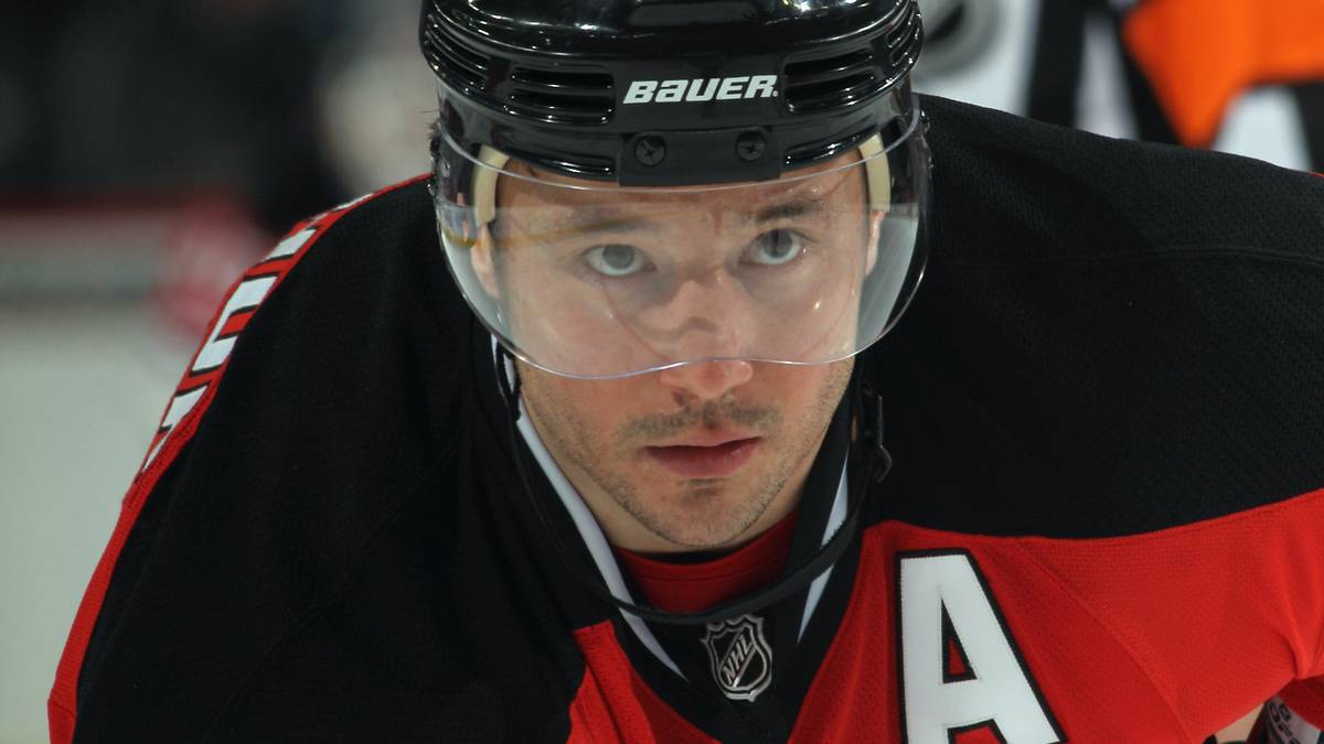 Zudem hätte er nach zu Beginn zweistelligen Millionenbeträgen in den letzten Jahren nur noch um die eine Million Dollar verdient. Da wurde es der Liga zu bunt und der Vertrag annulliert. Die Devils überarbeiteten ihn noch einmal und legten anschließend ein Angebot über 15 Jahre und 100 Millionen vor. Die Liga winkte ihn durch. 2013 verließ er die Devils schon wieder, verkündete seinen Rücktritt aus der NHL und spielte stattdessen in der russischen Heimat bei Sankt Petersburg