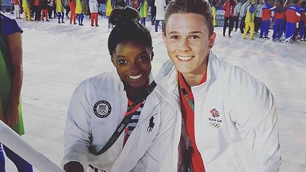 Mit vier Medaillen in Rio ist Simone Biles aus den USA auch zur olympischen Turn-Queen aufgestiegen. Bei der Schlussfeier kürt sie "ihren Lieblingsbriten": Der 19-jährige Brinn Bevan, Spezialdisziplin Pferd, hilft ihr beim Fahnetragen