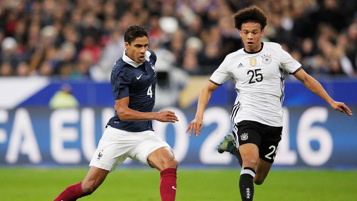 Erst zum Saisonende kommt Sane wieder in Fahrt und wird von Löw auf den letzten Drücker in den Kader für die Europameisterschaft 2016 berufen. Bei dieser kommt Sane allerdings nur beim Halbfinal-Aus gegen Frankreich zum Einsatz