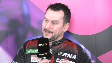 Jonny Clayton spricht vor seinem Drittrundenmatch gegen Krzystof Ratajski über den Verlust seines Vaters, seine Trainingsvorbereitungen und gibt einen Ausblick auf das heutige Spiel.