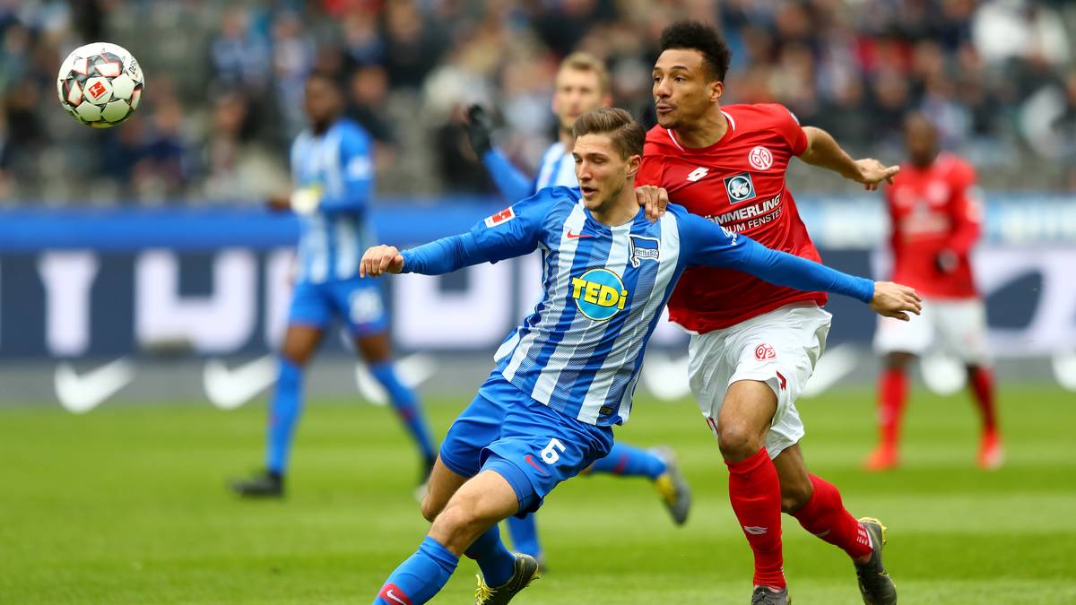 NIKLAS STARK (Hertha BSC, 23): Der Berliner steht nicht erst seit seiner klasse Leistung im Liga-Duell auf dem Zettel des FC Bayern. Sammelte wie auch Hummels zu Anfangszeiten beim BVB Erfahrungen im defensiven Mittelfeld. Auch daher könnte sein gutes Auge und die hervorragende Spieleröffnung kommen. Stark gilt als heißester Kandidat für eine Nominierung für die kommenden Länderspiele gegen Serbien und die Niederlande