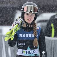 Ingvild Synnøve Midtskogen sorgt in der Skisprung-Szene für Furore. Die 15-jährige Norwegerin gewinnt ihren ersten, großen Wettbewerb und lässt die etablierte Konkurrenz alt aussehen.