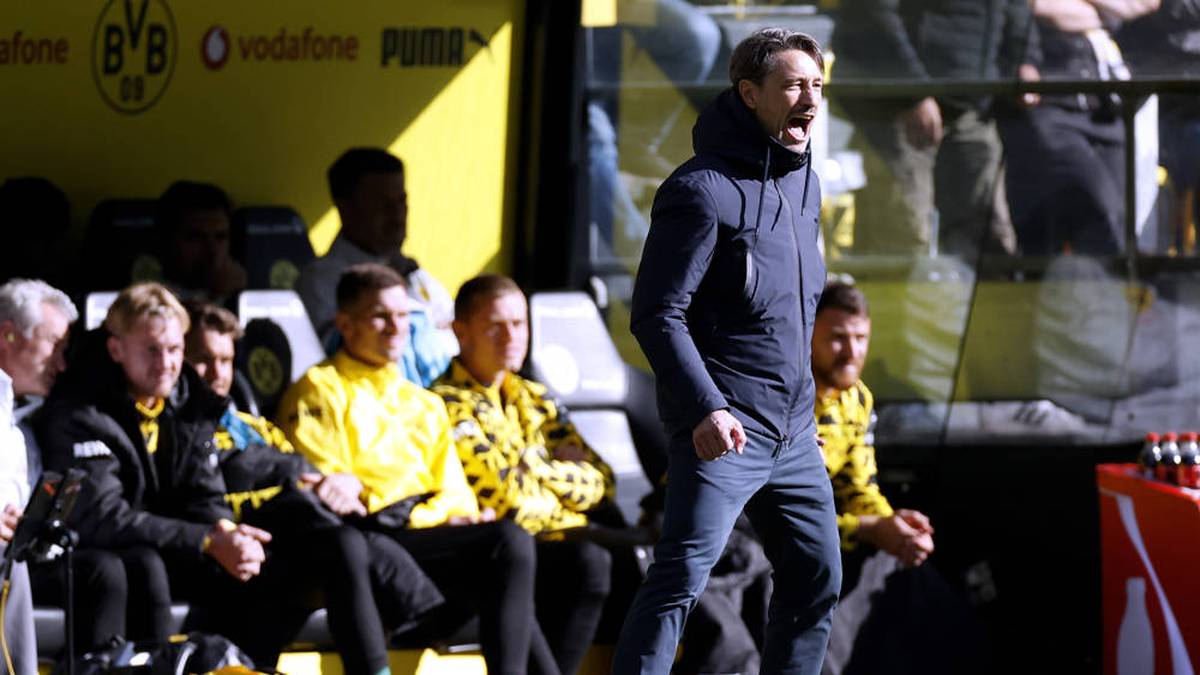 Doch der BVB braucht sich nicht zu verstecken. Auch die Schwarz-Gelben sind noch ungeschlagen und stark aus der Sommerpause gekommen. Sollte das Team von Niko Kovac jedoch in München verlieren, würde der Rückstand auf den Spitzenreiter auf sieben Punkte anwachsen. 