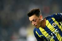 Özil gibt Debüt für Basaksehir