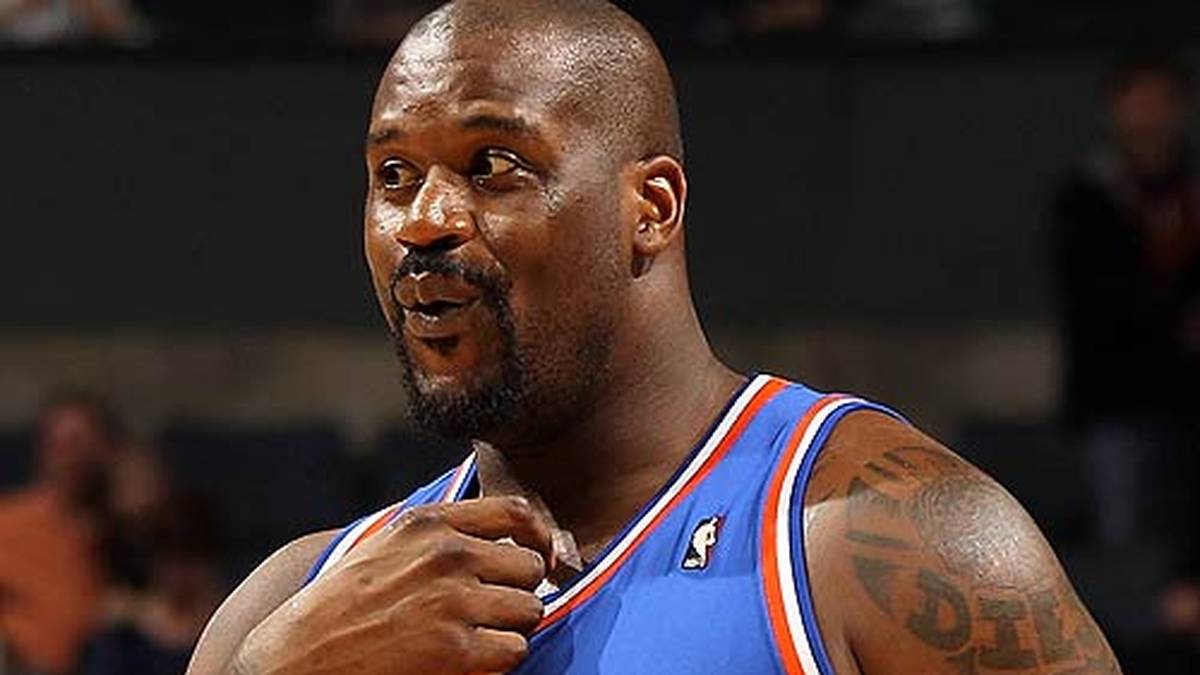 Und das obwohl "Doktor Shaq" - 2005 macht er seinen Abschluss an der Universität Phoenix, 2012 folgt der Doktorgrad der Barry University in Florida -  im Juni 2009 mit einem großartigen Motto bei den Cavaliers antritt: "Win a Ring  the King"