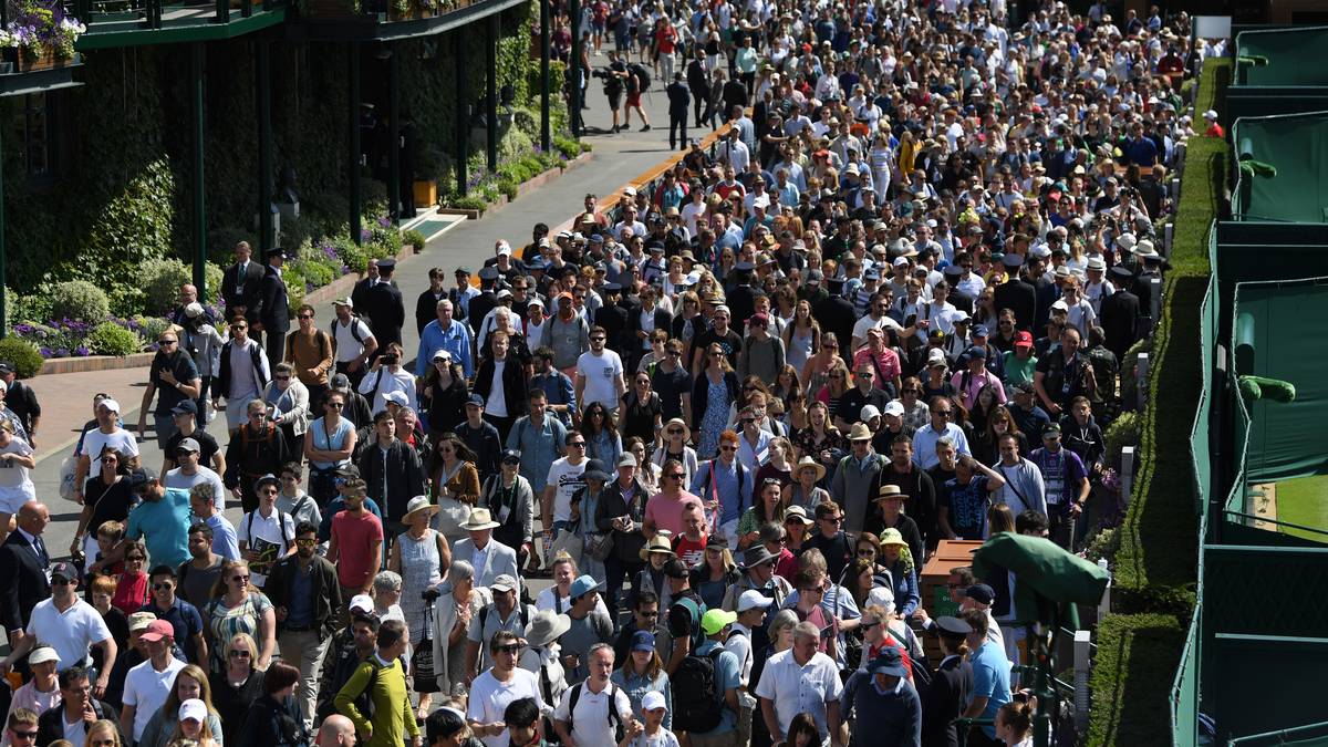 Dürfen wir vorstellen: "The Queue". Karten für Wimbledon sind schwer zu bekommen. Viele versuchen ihr Glück und stellen sich in die weltberühmte Schlange am Kassenhaus