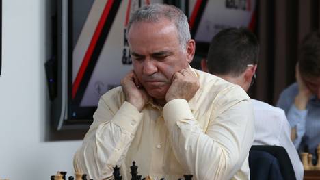 Garry Kasparov feiert sein Comeback