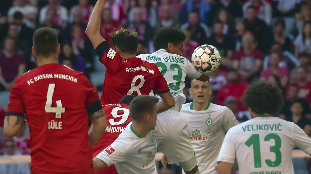 JAVI MARTÍNEZ: Unaufgeregt, abgeklärt, der gewohnte Stabilisator. Gewann in der ersten Halbzeit 100 Prozent seiner Zweikämpfe und rettete in der 45. Minute gegen Kruse. In der zweiten Hälfte damit beschäftigt Löcher zu stopfen. SPORT1-Note: 3