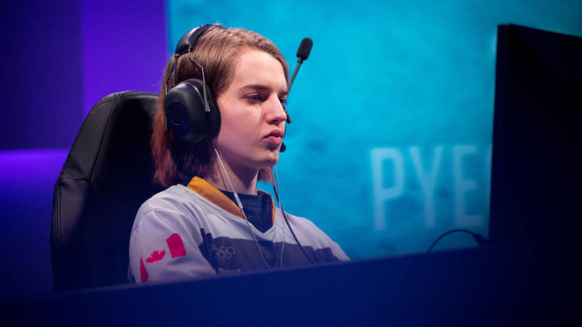Sasha "Scarlett" Hostyn - eSportlerin: Die 25 Jahre alte StarCraft-II-Spielerin Sasha "Scarlett" Hostyn aus Kanada hat derzeit das meiste Preisgeld als eSportlerin verdient. Sie gewann für die deutsche Orgnisation Team expert im Februar 2018 50.000 US-Dollar bei den IEM in PyeongChang, nachdem sie ihren männlichen Konkurrenten Kim "sOs" Yoo Jin aus Korea im Finale mit 4:1 schlug