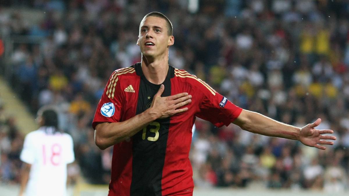 SANDRO WAGNER: Der beim FC Bayern ausgebildete damalige Duisburger Zweitliga-Stürmer erlebte im Finale 2009 mit zwei Treffern seine persönliche Sternstunde. Mit sieben Toren in 30 Einsätzen für den MSV kam Wagner zur EM - und dort bis zum Finale auf neun Einsatzminuten. Nur weil Ashkan Dejagah im Endspiel gelbgesperrt fehlte, durfte der heutige Hoffenheimer Wagner ran