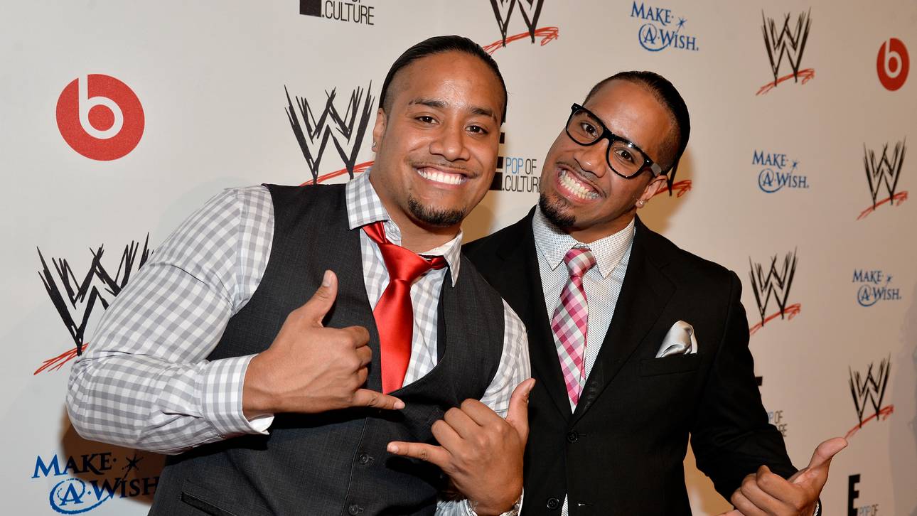 Champion-Duo bleibt WWE treu