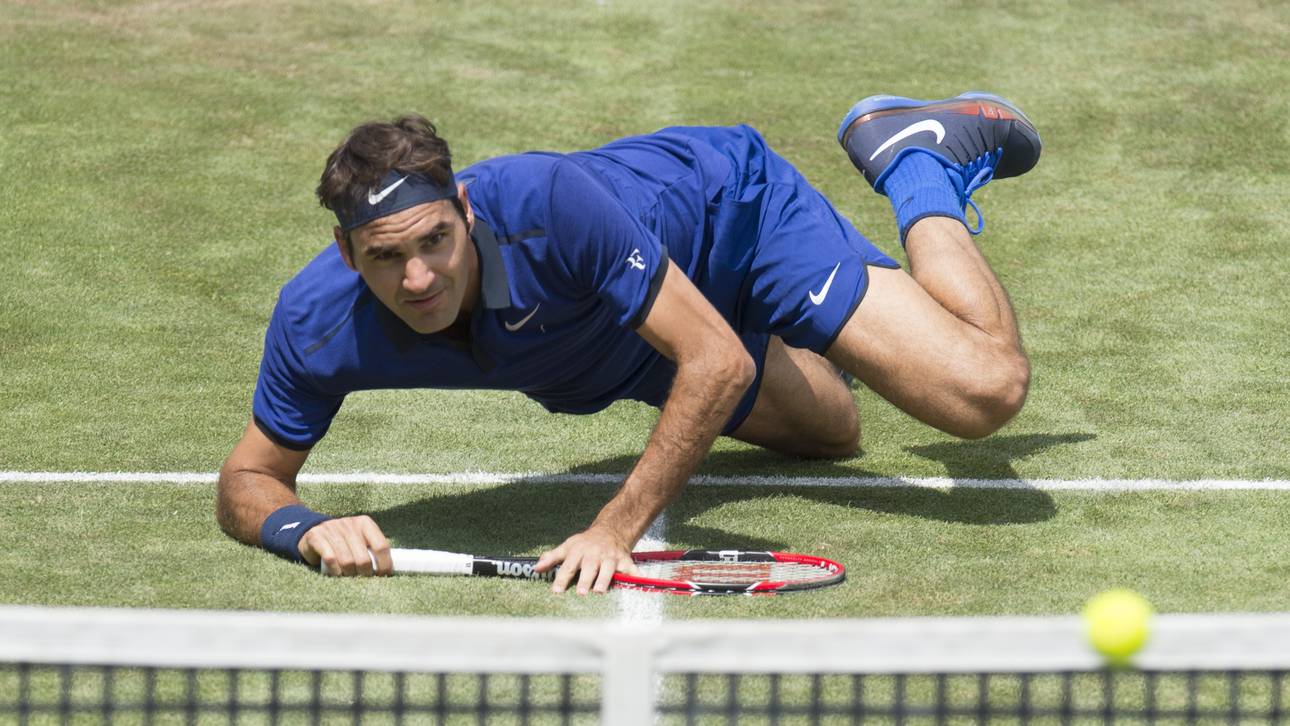Federer müht sich beim Comeback