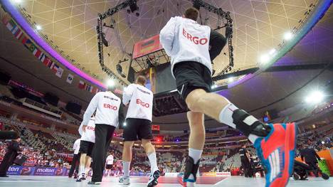 Das DHB-Team läuft bei der Handball-WM in Katar ein