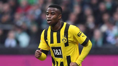 BVB-Stürmer Youssoufa Moukoko kehrt nach seiner Verletzung auf den Trainingsplatz zurück. Das zeigt der 18-Jährige bei Instagram.