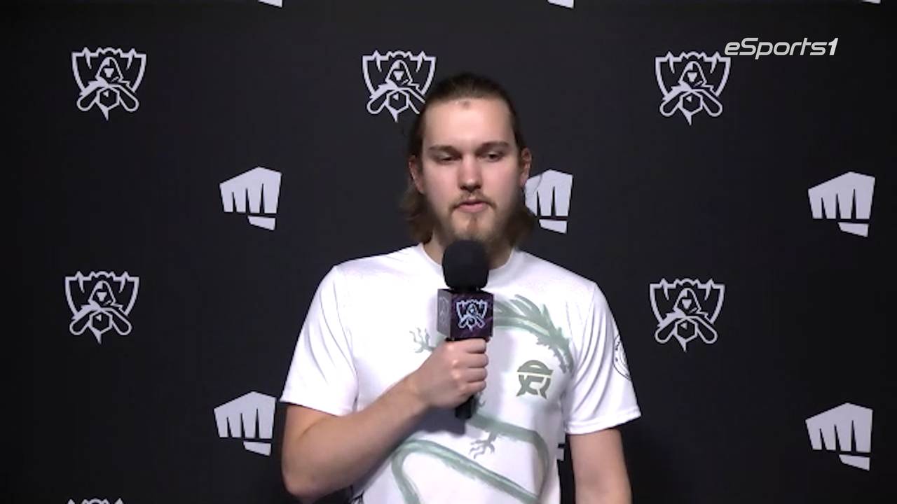Santorin von FlyQuest im Worlds-Interview