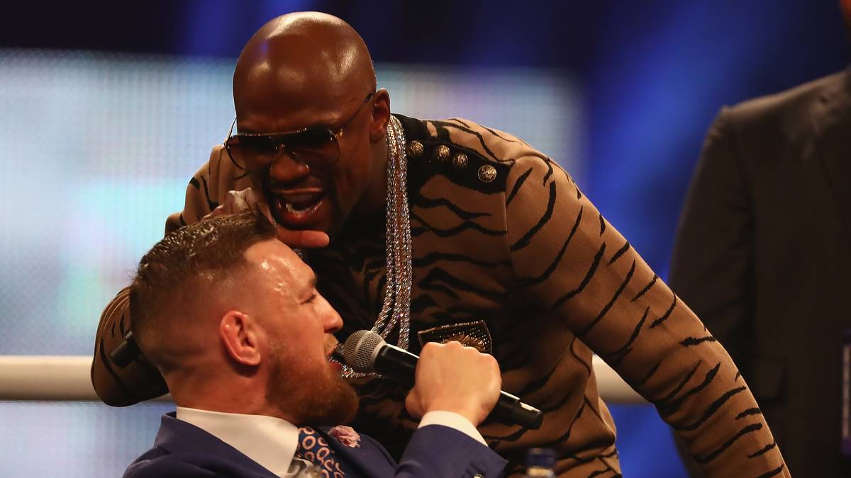 Die Aussicht auf den nächsten Zahltag lockte Mayweather dann doch noch einmal zurück aus dem Ruhestand: Am 26. August bat er den UFC-Champion Conor McGregor zu einem Boxduell in den Ring - der Ire erweist sich ihm als Protzer und Trashtalker mindestens ebenbürtig