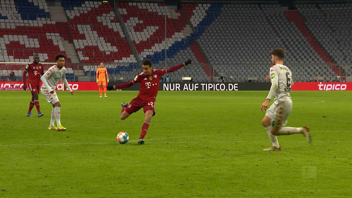 Jamal Musiala ist erst 18 Jahre alt und schon ein Startelf-Kandidat bei den Bayern. Julian Nagelsmann sieht den Nationalspieler als ernsthaften Herausforderer der Superstars.