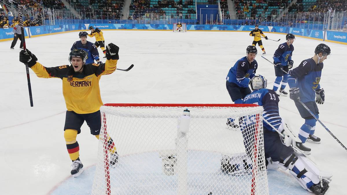 LEONHARD PFÖDERL (24, Nürnberg Ice Tigers): Seit 2012 spielt "Leo" Pföderl in der DEL für die Ice Tigers. 2016/17 war er der viertbeste Scorer der Liga. In den Playoffs verletzte Pföderl sich an der Schulter und musste die Saison beenden
