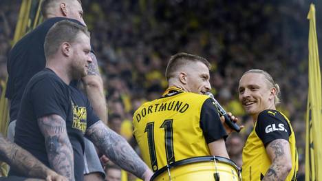 Reus mit Geschenk an Fans