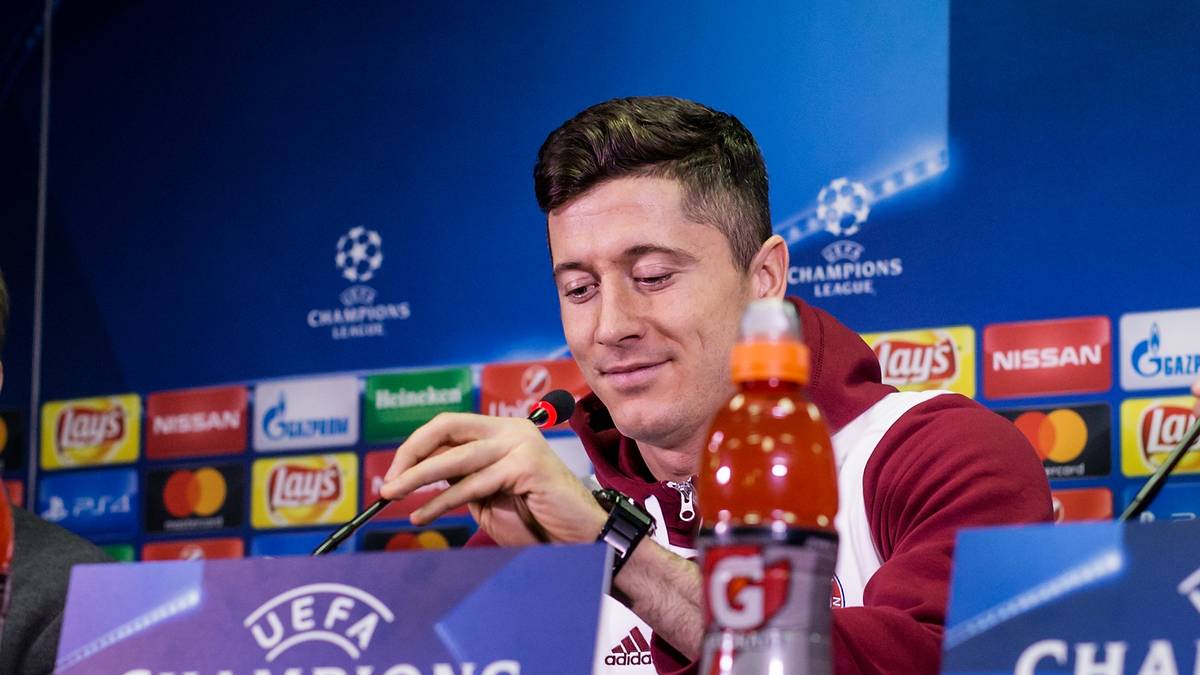 Als "Kabarettveranstaltung" verhöhnt Lewandowski (Platz 16) die Wahl, die diesmal wieder abgekoppelt von der Weltfußballer-Kür der FIFA ist und von 173 Journalisten aus aller Welt allein entschieden wurde