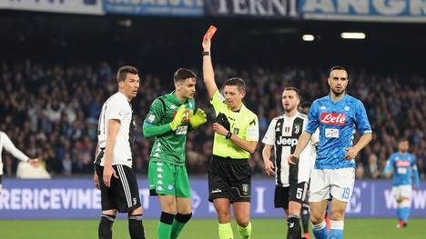 SSC Napoli v Juventus - Serie A: Napoli-Keeper Alex Meret wurde nach einer Notbremse gegen Cristiano Ronaldo früh vom Platz gestellt