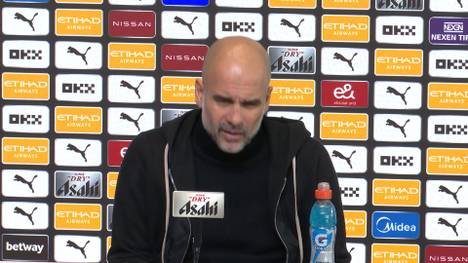 Pep Guardiola reagiert auf Arne Slots Scherz über die Vorwürfe gegen Manchester City und liefert sich daraufhin ein kurioses Duell mit einem Reporter.