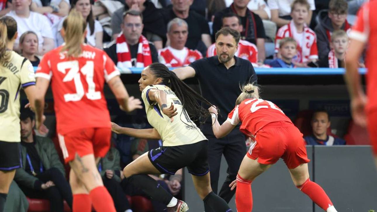 Franziska Kett zieht an den Haaren ihrer Gegenspielerin