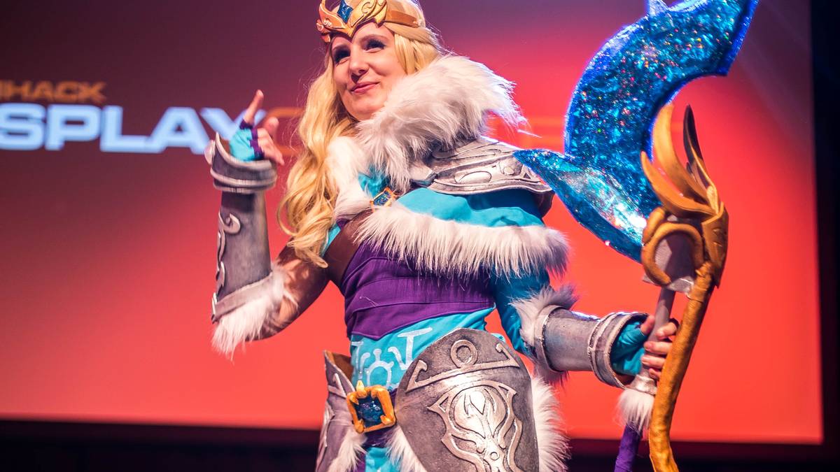 Diese Cosplayerin hatte jede Menge Spaß auf der Bühne