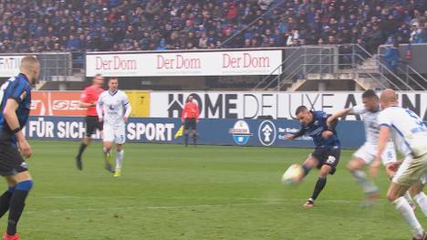 Nach drei Spielen als Rostock-Trainer steht Alois Schwartz weiterhin mit null Punkten da. Ein früher Platzverweis bringt die Kogge in Paderborn auf die Verliererstraße.