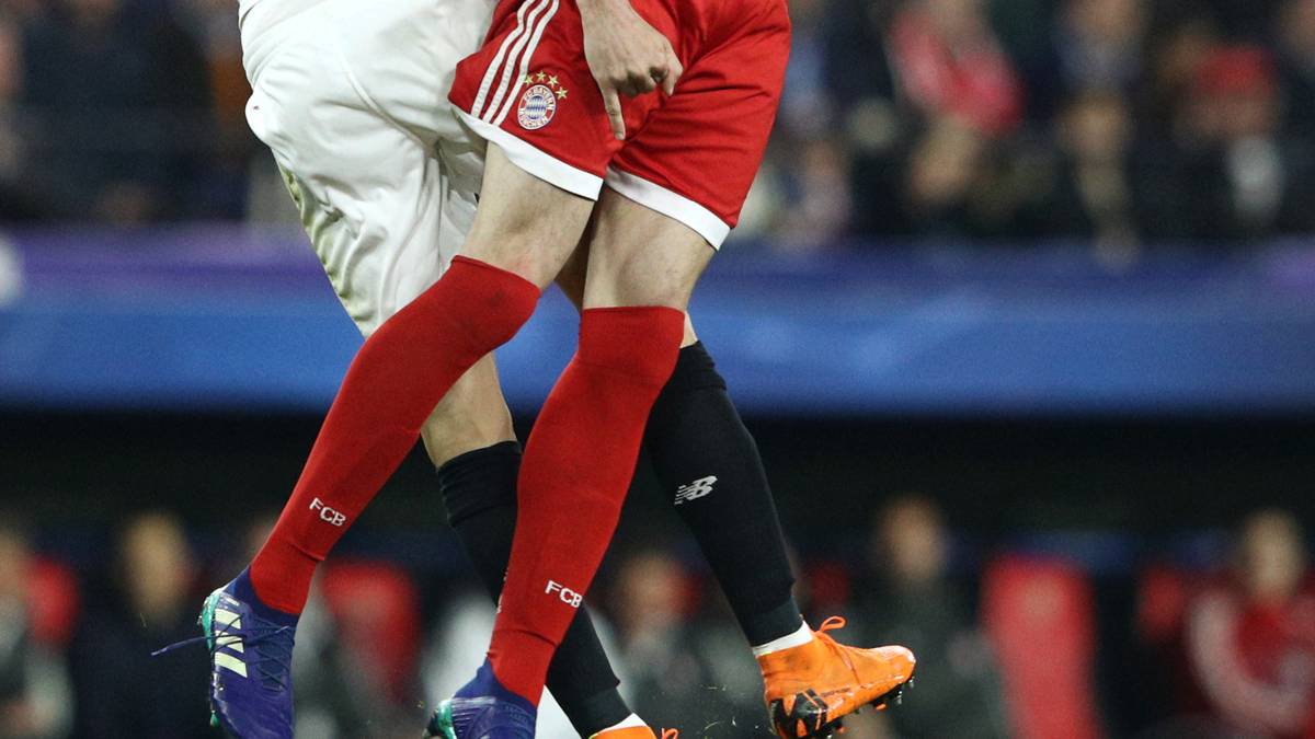 JAVI MARTINEZ: Wie immer sehr engagiert im Bestreben, die Lücken im Mittelfeld zu stopfen. Gelang ihm aber nicht immer, weil er zu wenig Unterstützung hatte. Verhinderte mit einer überragenden Grätsche gegen Vazquez den erneuten Rückstand (48.). Verpasste bei einer Direktabnahme die Führung, als Soria glänzend parierte (66.). SPORT1-Note: 2