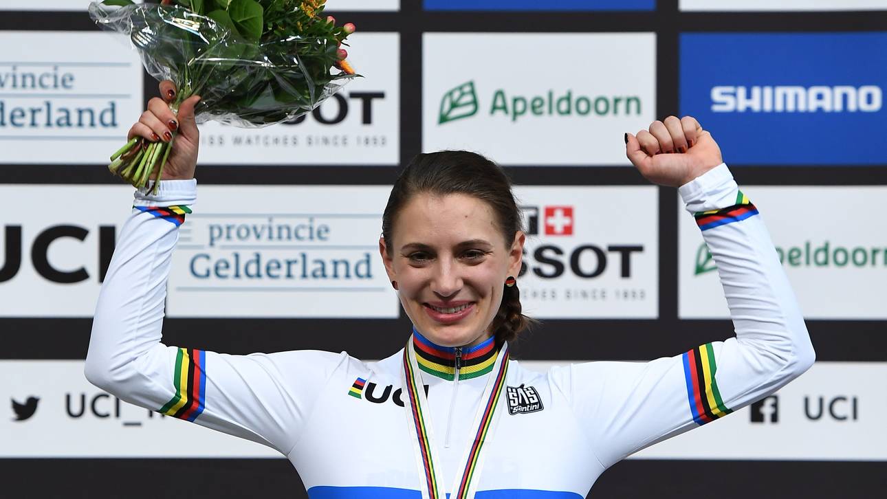 Bronze-Gewinner denken an Vogel