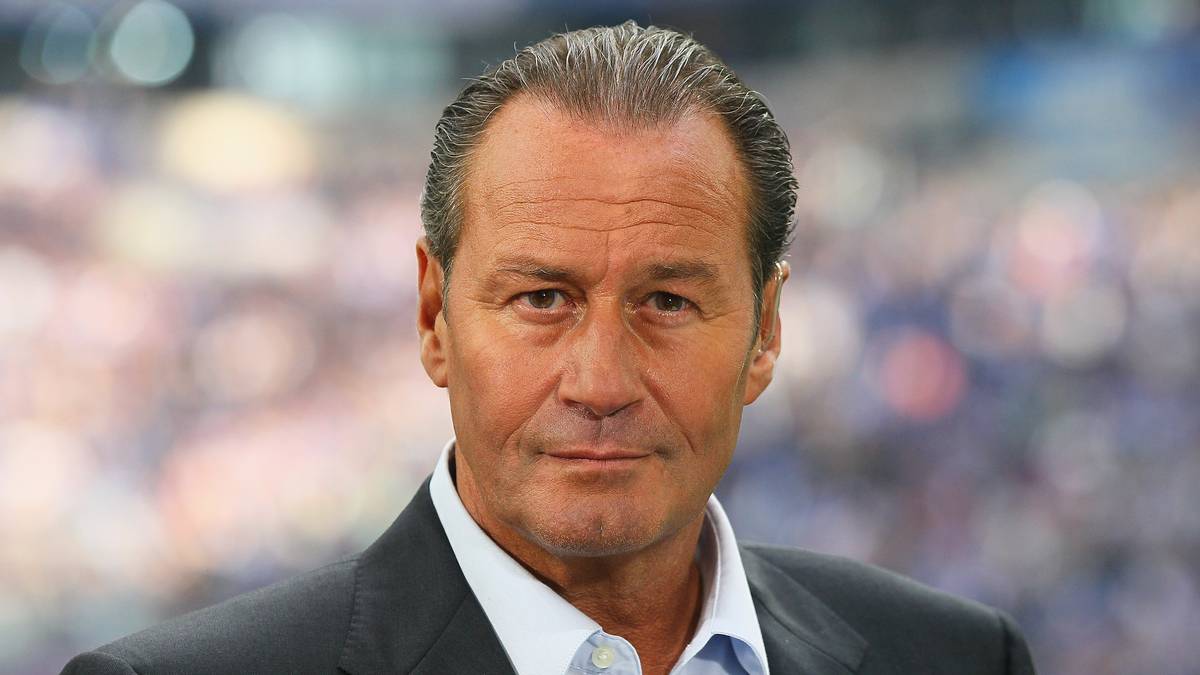 Ein weiteres Beispiel für einen erfolgreichen Wechsel von SPORT1 zurück in die Bundesliga: Huub Stevens. Der Schalker Jahrhundert-Trainer arbeitete 2011 als Online-Kolumnist für SPORT1, als gleich zwei alte Klubs in Not gerieten
