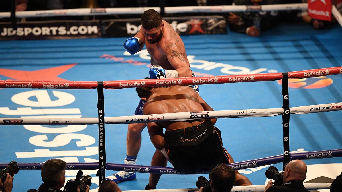 Kraftlos und erschöpft torkelte Haye anschließend durch den Ring - das nutzte Bellew aus