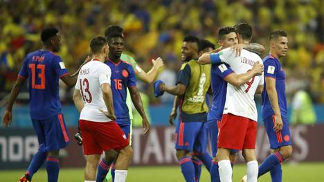 Polen verliert gegen Kolumbien bei der WM: James Rodriguez spendet seinem Vereinskollegen Robert Lewandowski Trost