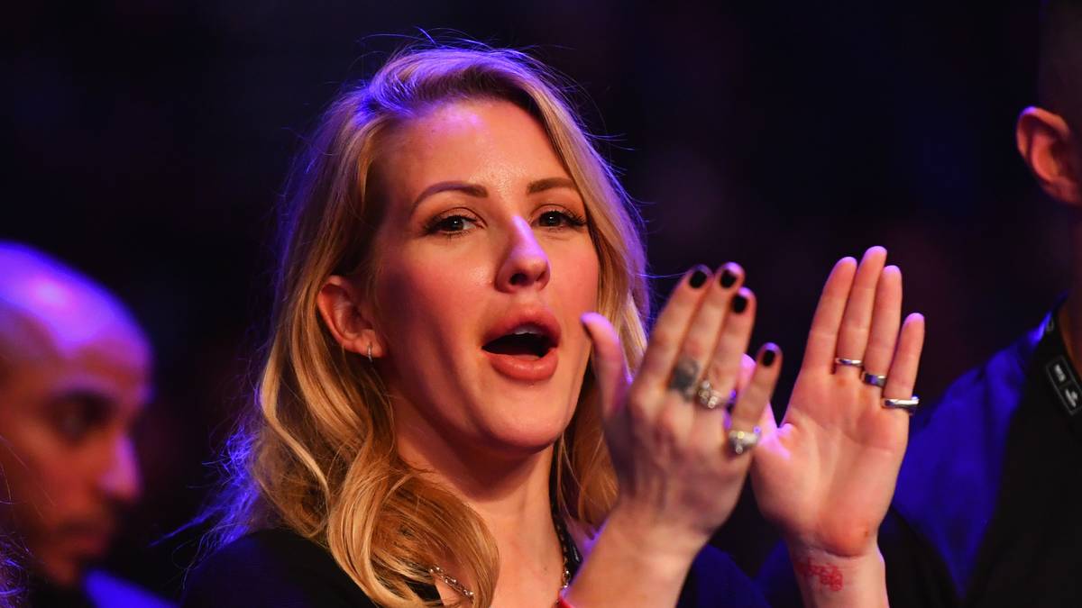 Der brisante Kampf lockte auch die Prominenz an den Boxring. Sängerin Ellie Goulding unterstützte klatschend ihre beiden Landsmänner