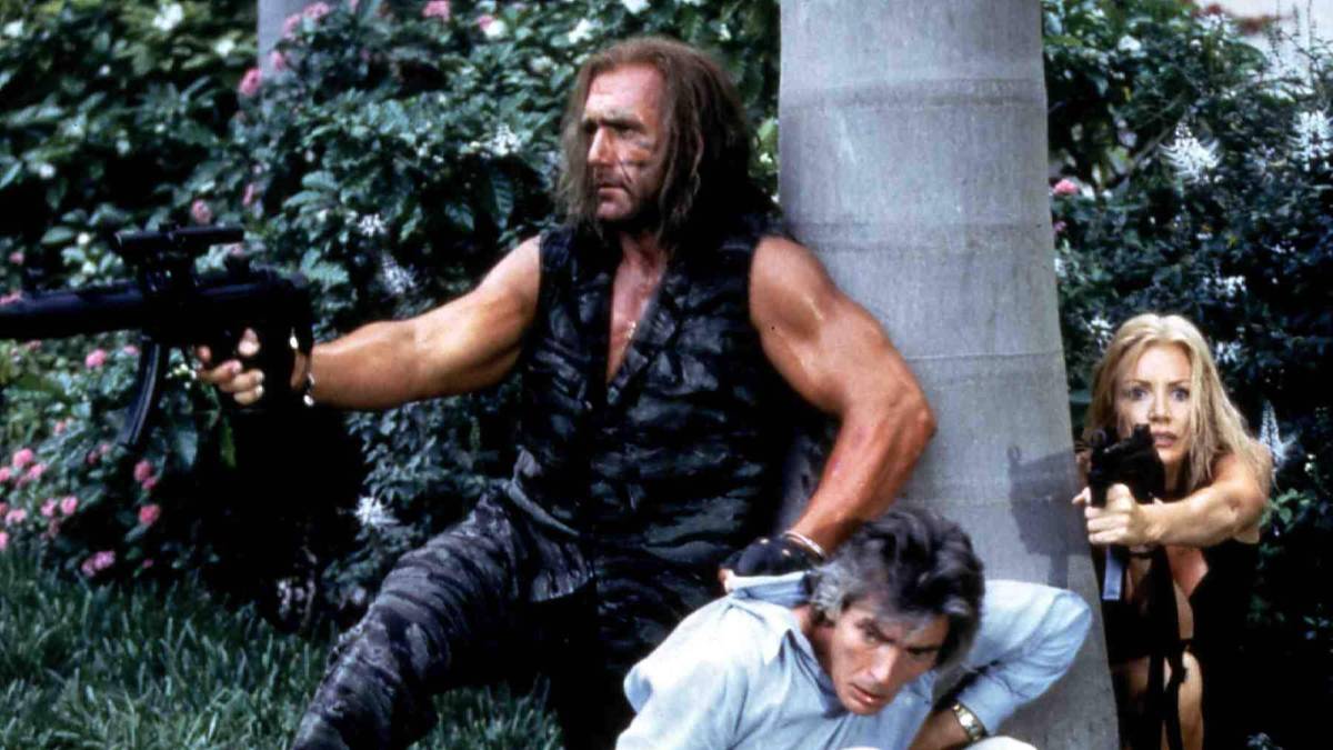 Parallel dazu folgten weitere Filmausflüge mit zunehmendem Skurrilitäts-Faktor: Im Action-B-Movie "Shadow Warriors" spielte Hogan einen Söldner mit besserem Haarwuchs ...