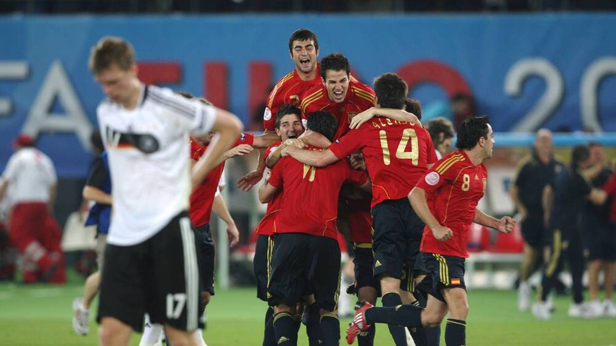 Im EM-Finale von Wien schlugen sie Deutschland mit 1:0 in Wien. Fernando Torres war der Endspielheld der Iberer. Spanien kassierte in der K.o.-Runde kein einziges und im gesamten Turnier nur drei Tore während der regulären Spielzeit