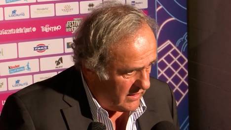 Der ehemalige UEFA-Präsident Michel Platini übt scharfe Kritik am VAR und stellt dessen Sinn grundsätzlich infrage. Der Franzose betont, dass nicht immer Technik die Lösung sein muss.