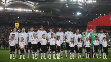 Festes Ritual vor Länderspielen: Die deutsche Mannschaft bei der Nationalhymne