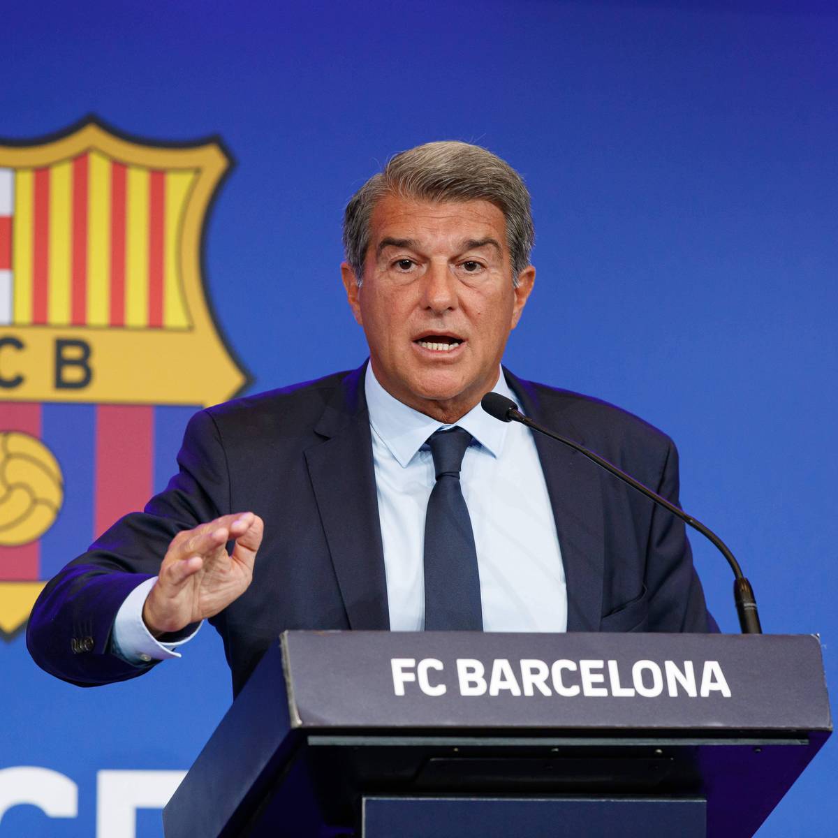 Fc Barcelona Hat 1 35 Milliarden Schulden Hohe Gehalter Als Grund