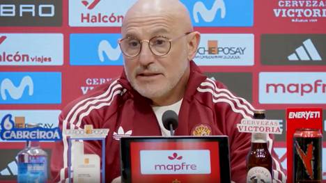 Vor dem Testspiel der spanischen Nationalmannschaft gegen Serbien äußert sich Trainer Luis de la Fuente zur Einsatzzeit von Lamine Yamal. Trotz der hohen Belastung soll der 18-Jährige spielen.