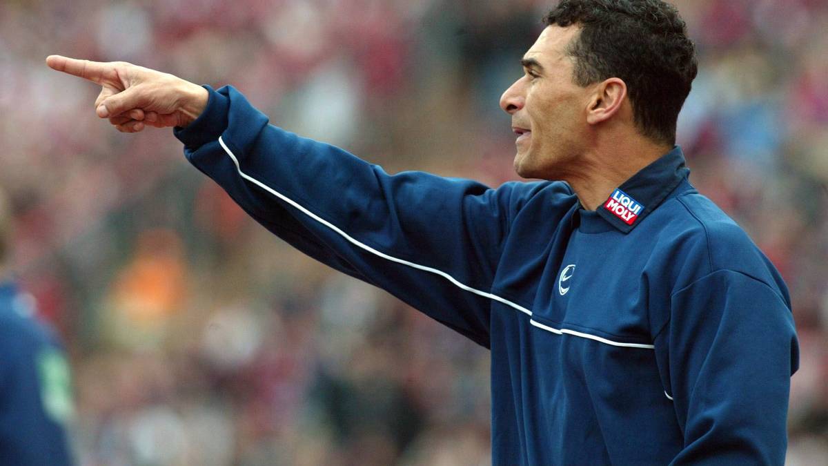 Von Gerald Vanenburg erhofft man sich die Rettung. Aber auch der als Interimslösung bis zum Saisonende verpflichtete Niederländer kann den Abstieg nicht verhindern. 2003/04 bleibt die bis dato letzte Spielzeit der 60er in der höchsten deutschen Spielklasse