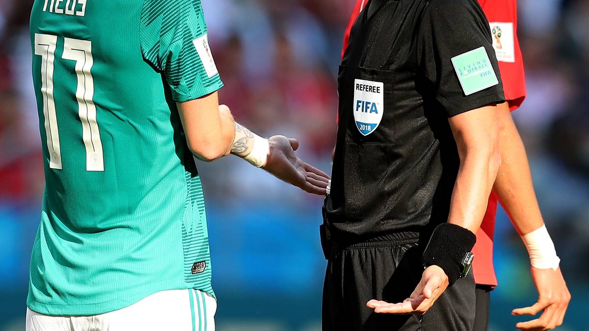 MARCO REUS: Spielte in der ersten Halbzeit auf Linksaußen unauffällig und hatte kaum Aktionen. Seine erste gefährliche leitete er mit einem guten Pass auf Özil ein (50.). Mehr war von ihm nicht zu sehen. Absolut enttäuschend. SPORT1-Note: 6