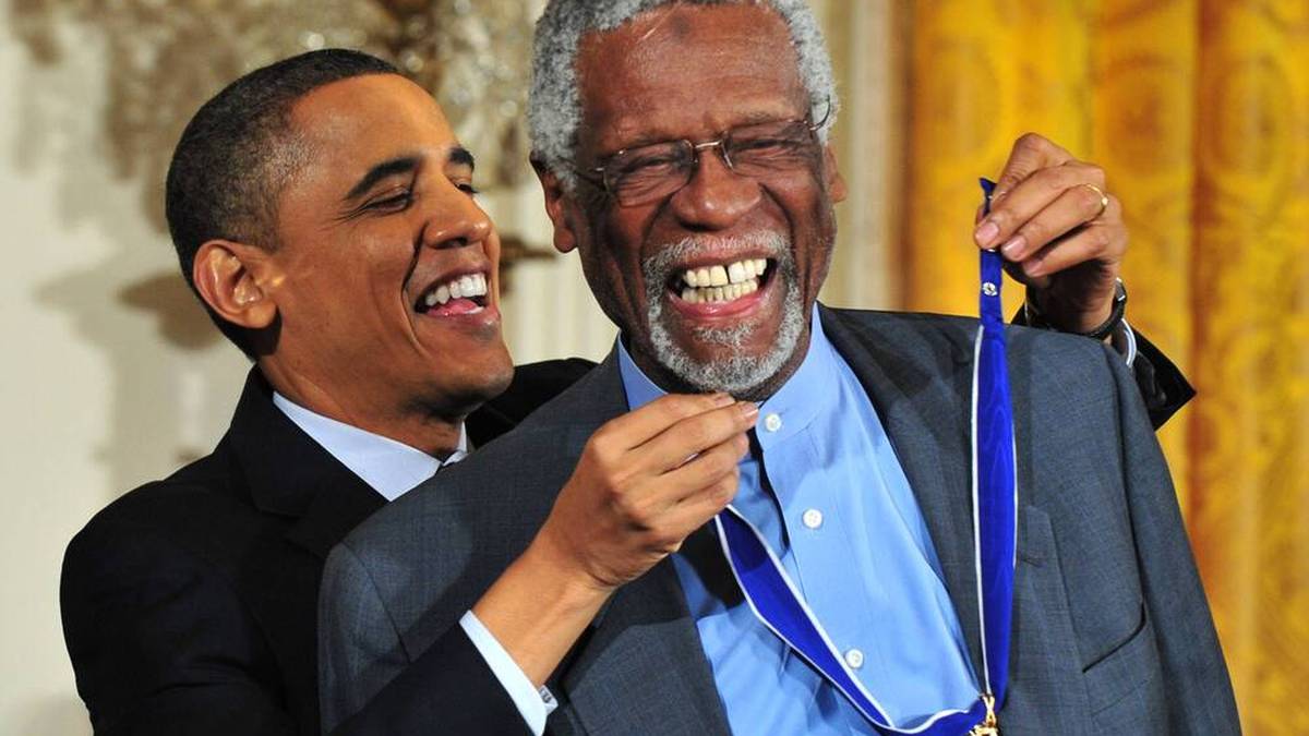 Barack Obama verlieh Bill Russell 2011 die Presidential Medal of Freedom