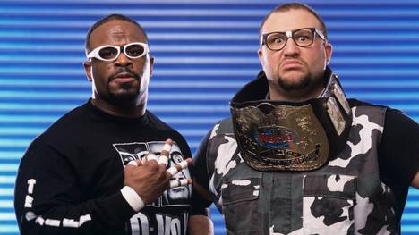 D-Von Dudley (l.) und Partner Bubba Ray zogen 2018 in die WWE Hall of Fame ein